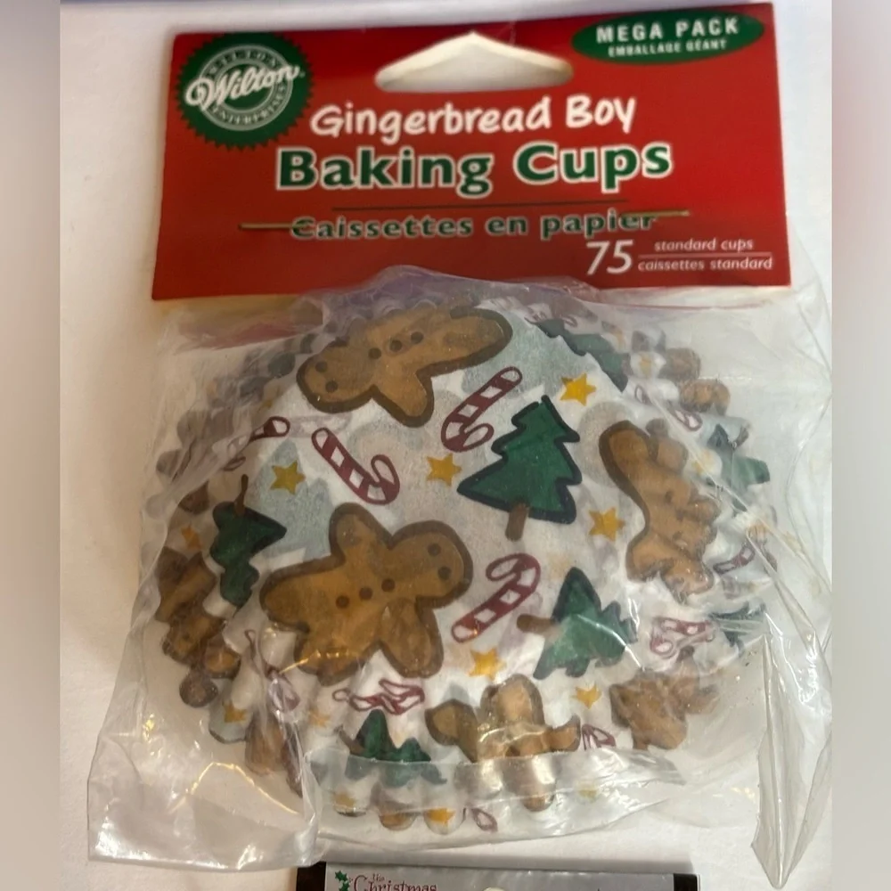 HOLIDAY BAKERS BUNDLE!!  COOKIE CUTTERS, CUPCAKE BAKING CUPS, ETC.  (ALL NEW)🎄
